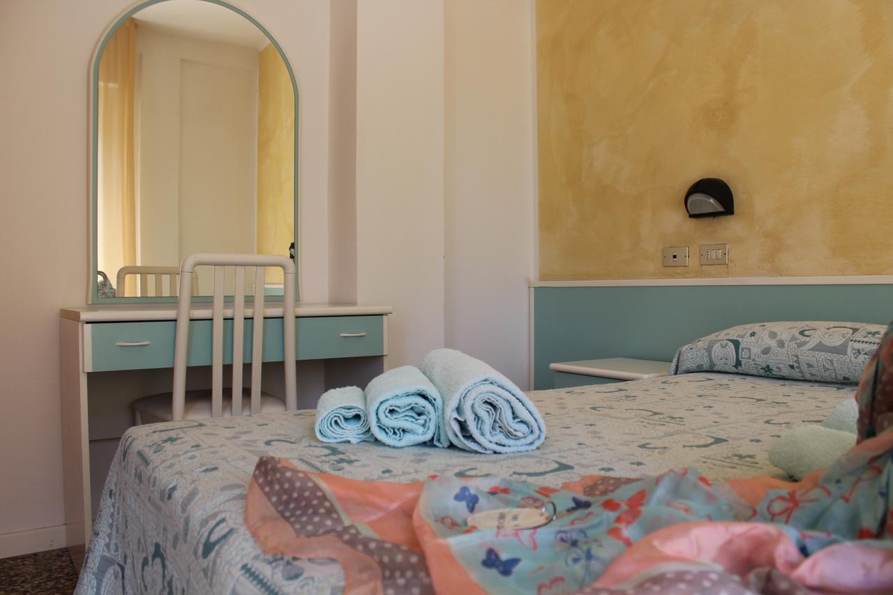 Hotel American Μπελάρια-Ιτζέα Μαρίνα Δωμάτιο φωτογραφία