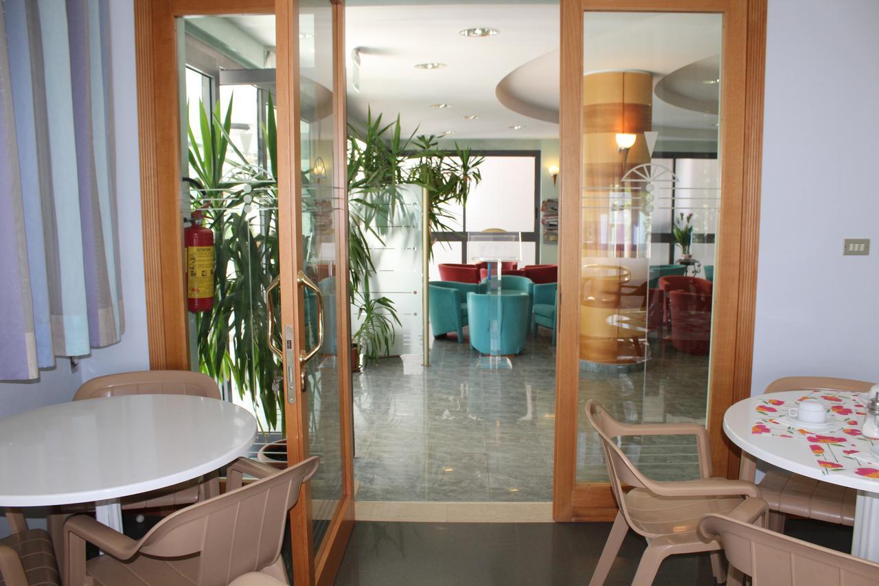 Hotel American Μπελάρια-Ιτζέα Μαρίνα Εξωτερικό φωτογραφία