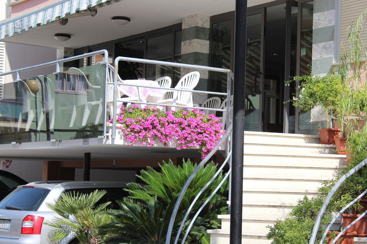 Hotel American Μπελάρια-Ιτζέα Μαρίνα Εξωτερικό φωτογραφία