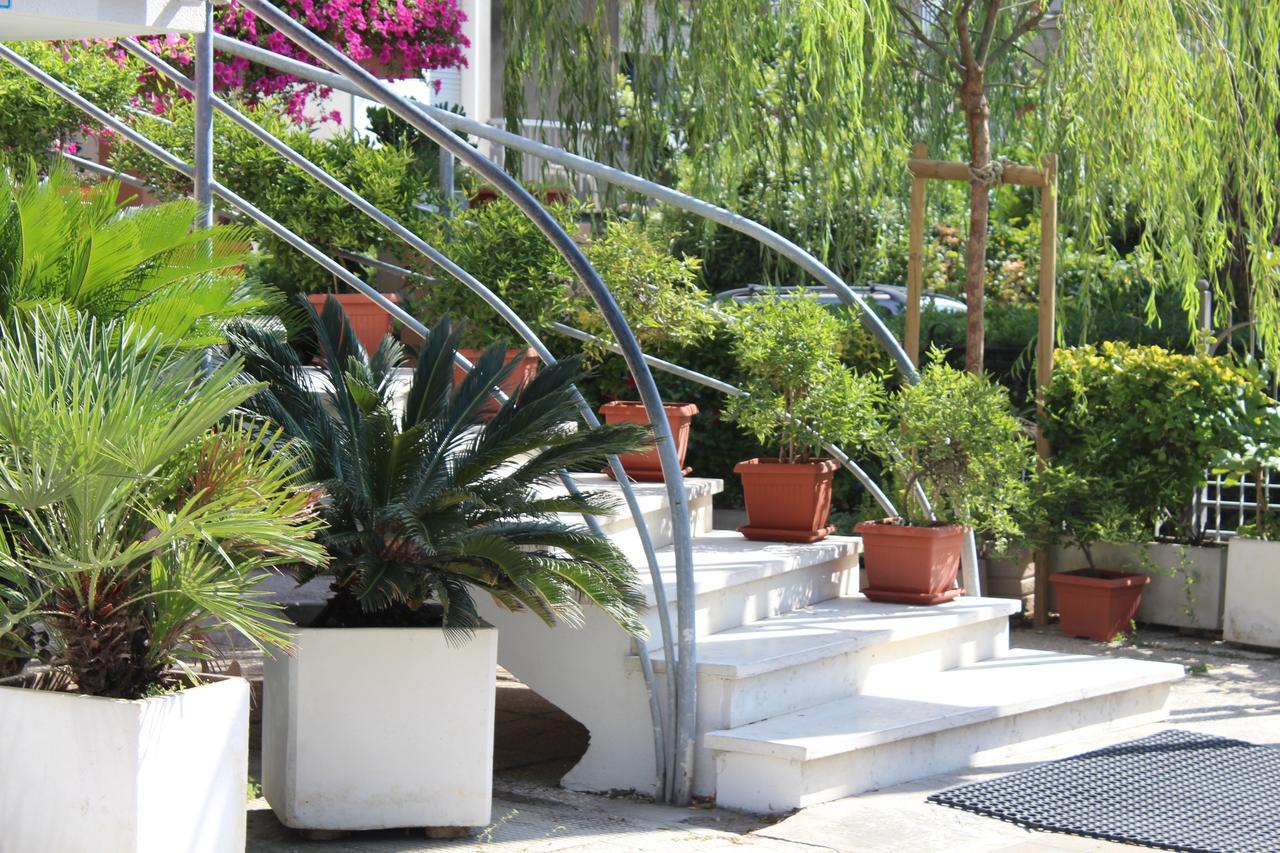 Hotel American Μπελάρια-Ιτζέα Μαρίνα Εξωτερικό φωτογραφία